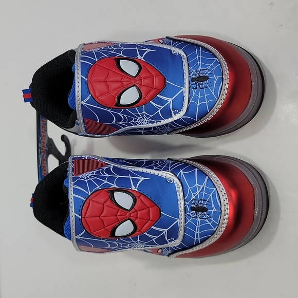 Boy's Spiderman Light-up Sneakers- size 7 - Picture 2 of 10
